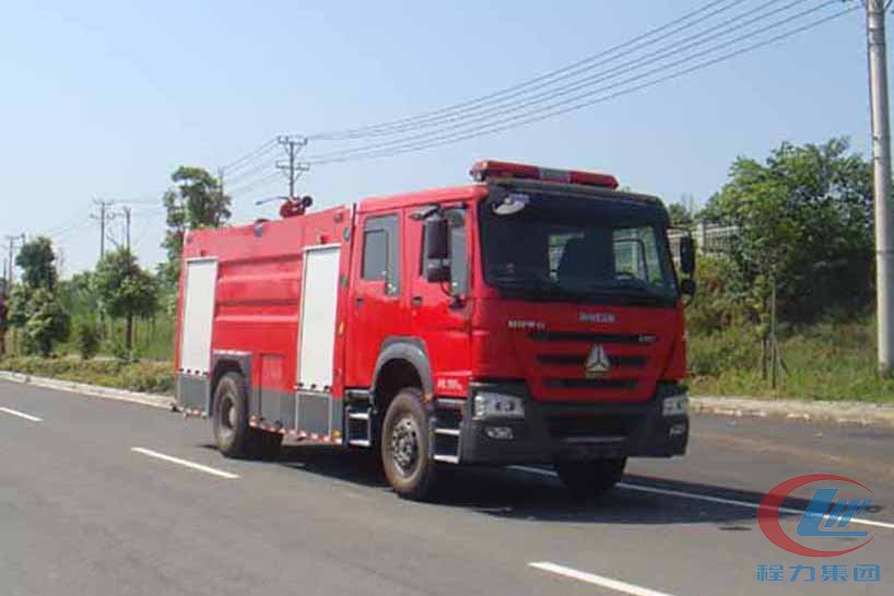 重汽豪沃水罐消防车