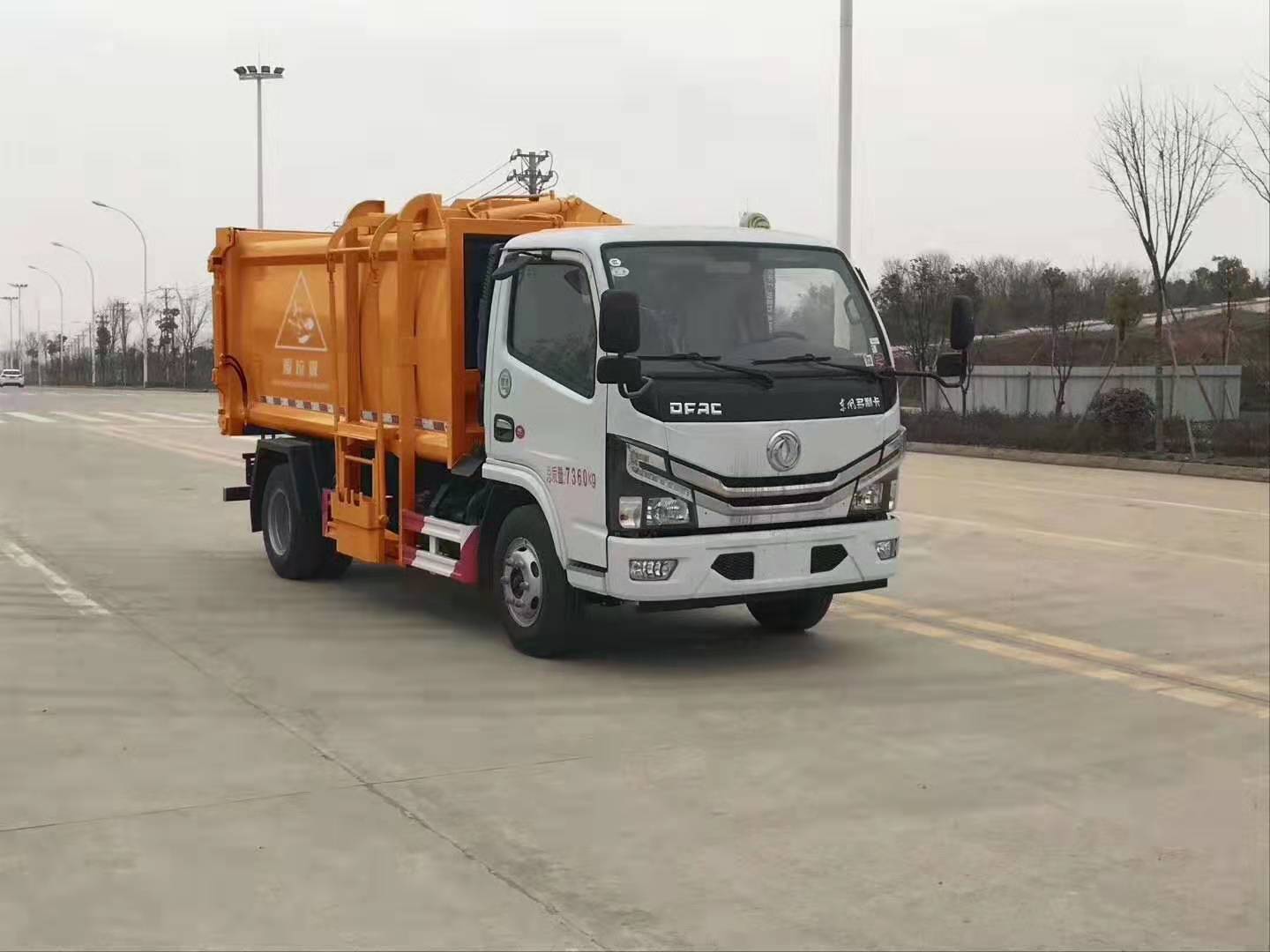 国六分类垃圾运输车