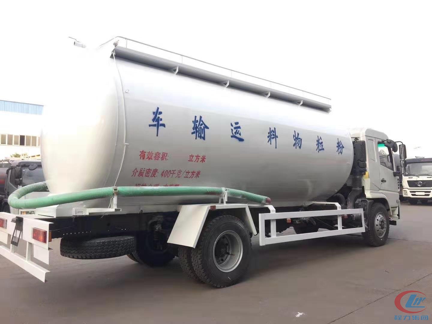 陕汽轩德X6粉粒物料运输车