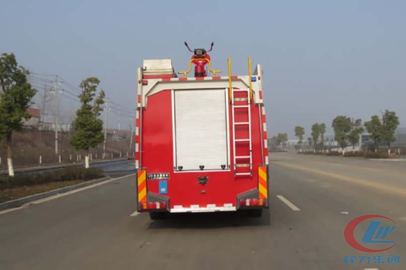 重汽豪沃泡沫消防车