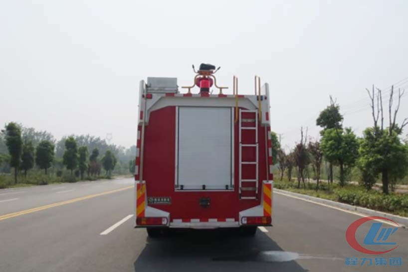 重汽泡沫消防车