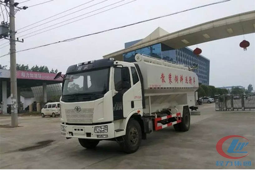程力解放J6散装饲料运输车
