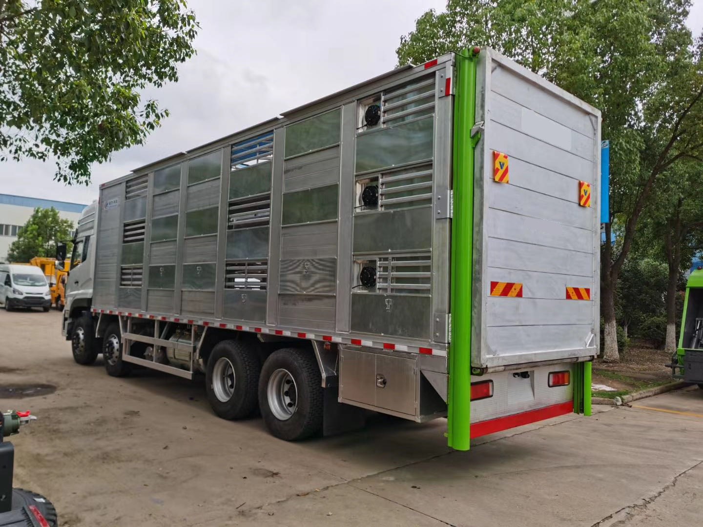 猪苗运输车（畜禽运输车）的主要特点